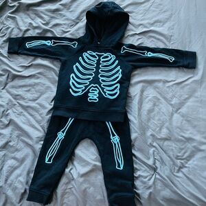 Skeleton sweat suit for toddlers 18-24 months